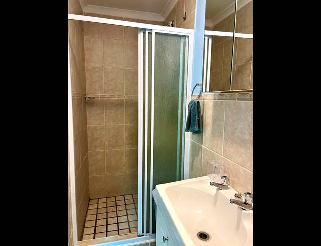 1 bed property to rent in PINELANDS